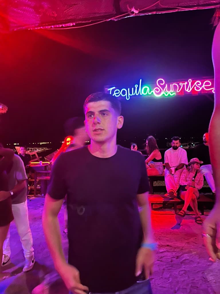 Tomás